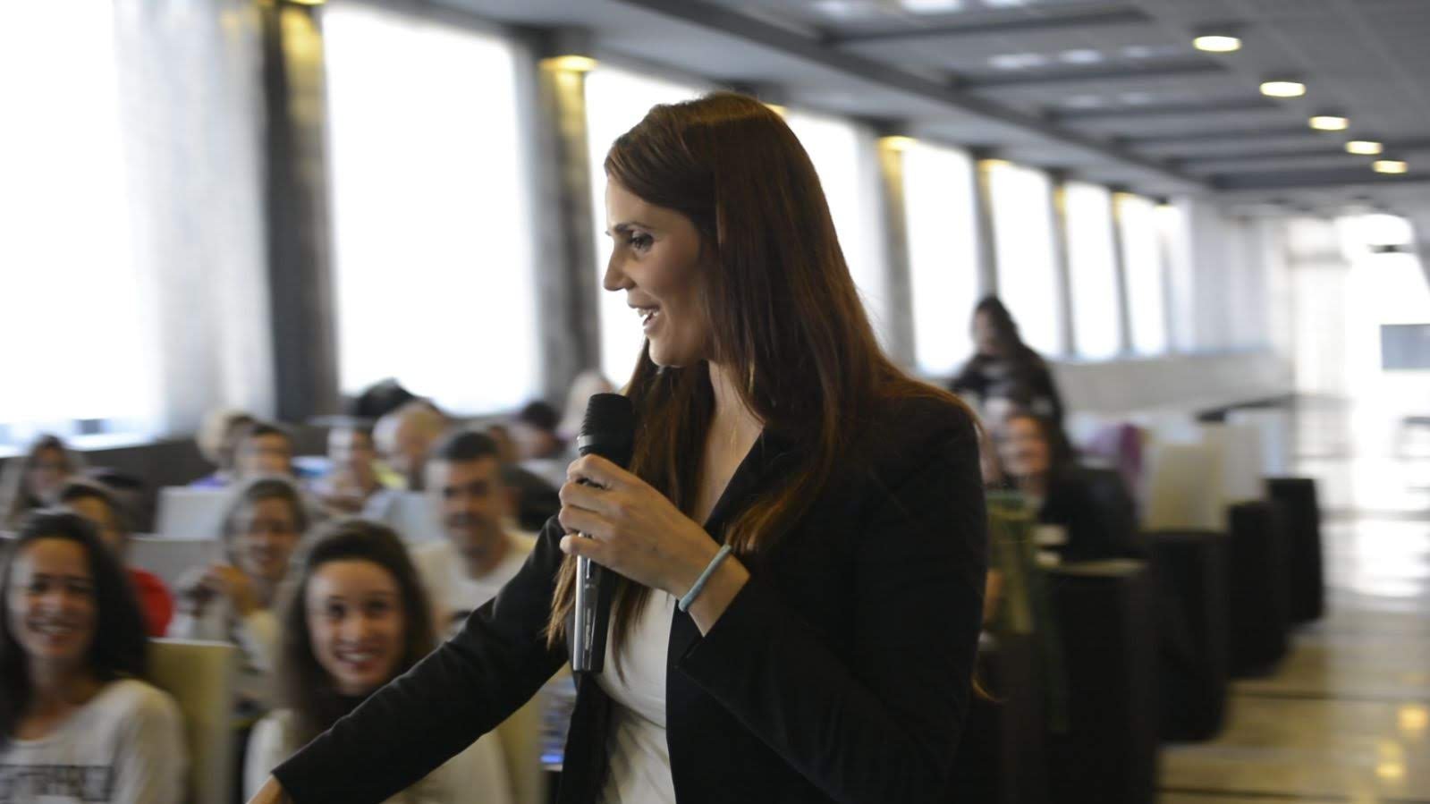 Esther ponente conferencia